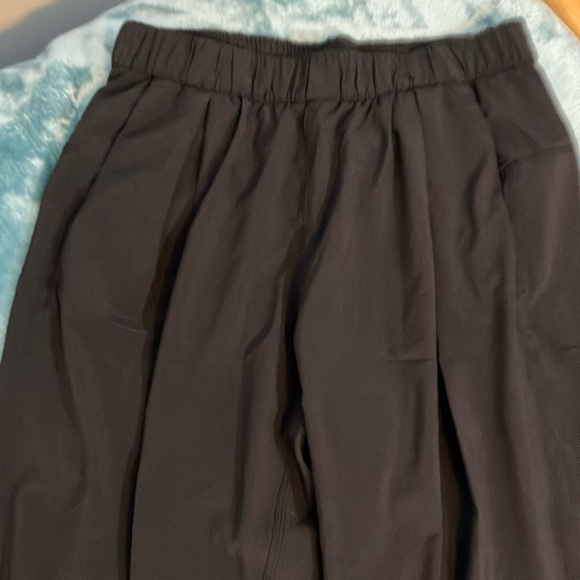 Lululemon Black Size 6 Joggers - 7/8 length - Picture 1 of 7